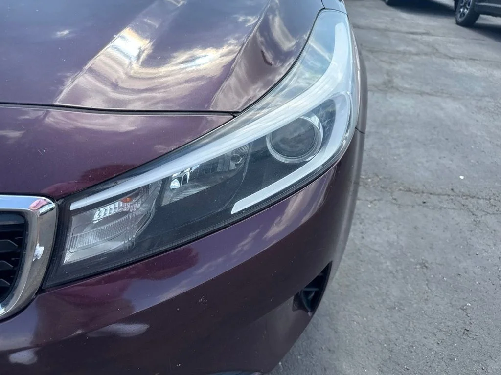Used 2018 Red Kia LX image 9