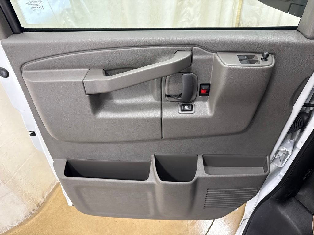 2026 Chevrolet Express Cargo Work Van - Photo 28