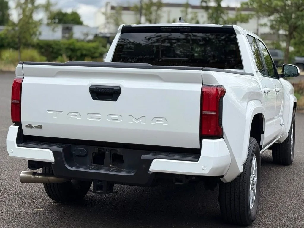 Used 2025 White Toyota SR5 image 5