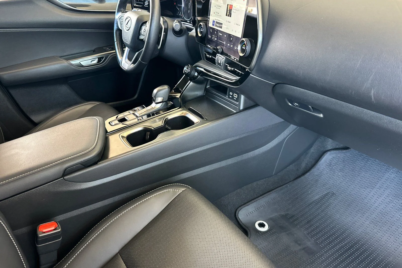Used 2025 White Pearl Lexus 350h Base image 13