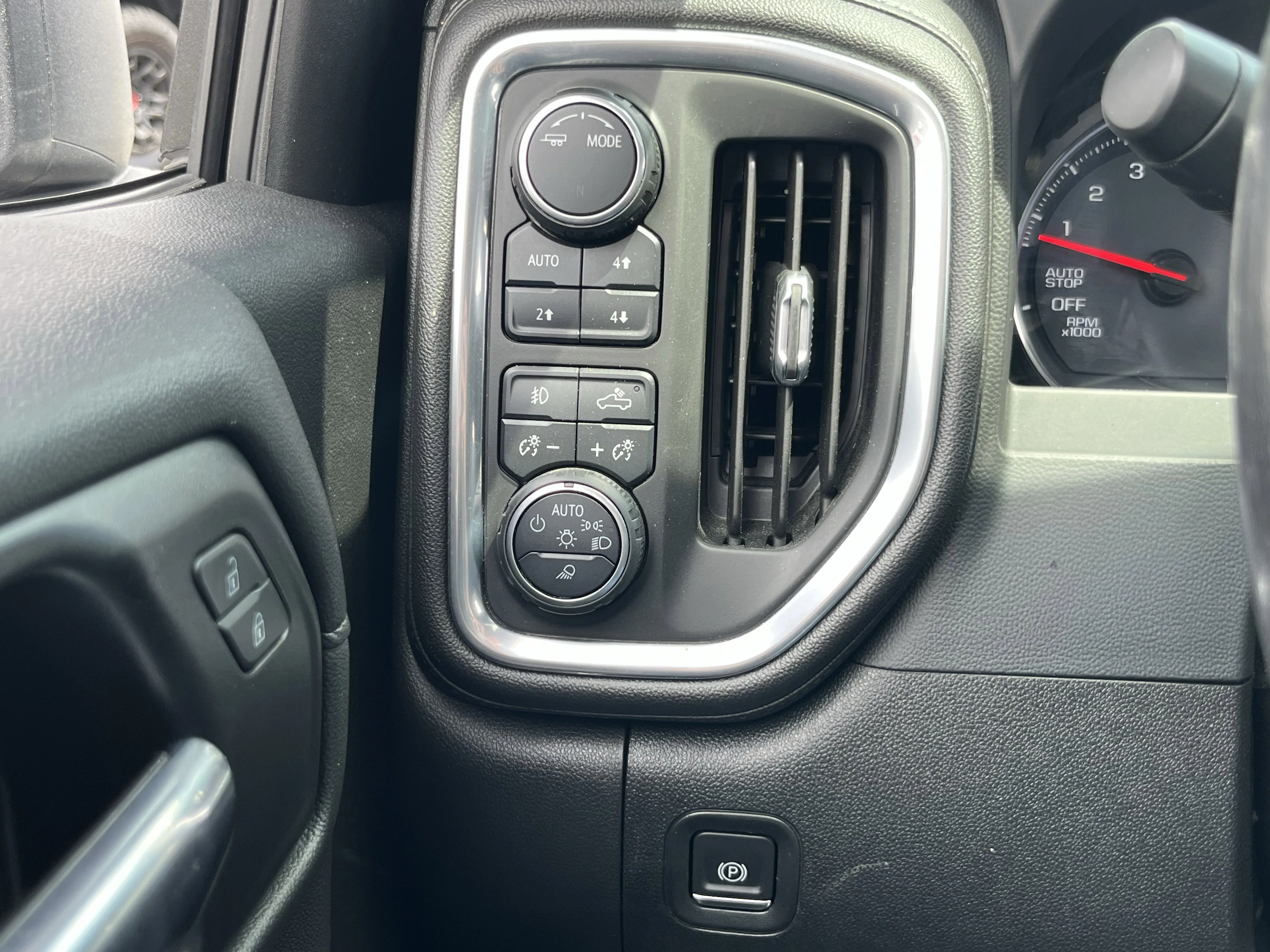 Used 2020 Silver Ice Metallic Chevrolet RST image 31