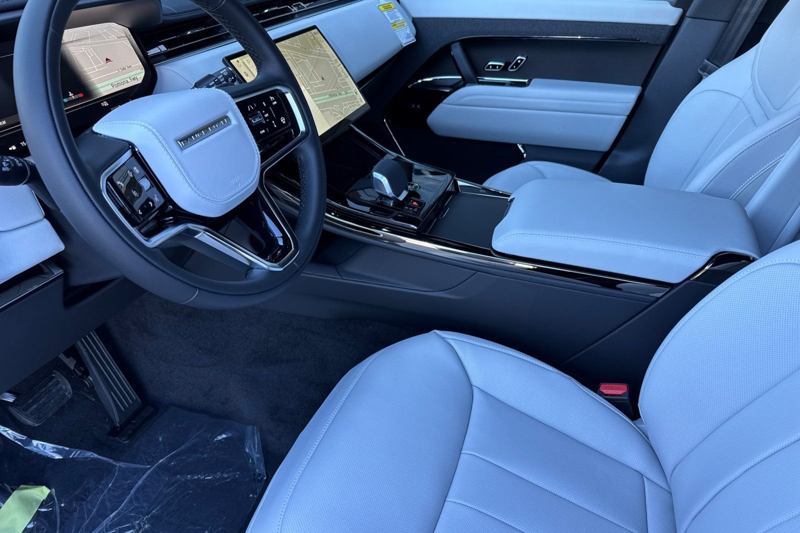 New 2026 Varesine Blue Land Rover SE image 9