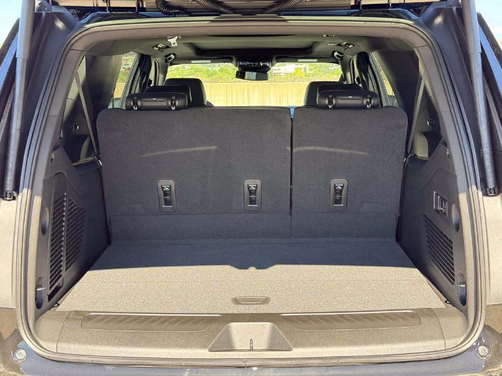 2027 Chevrolet Suburban LT - Photo 8
