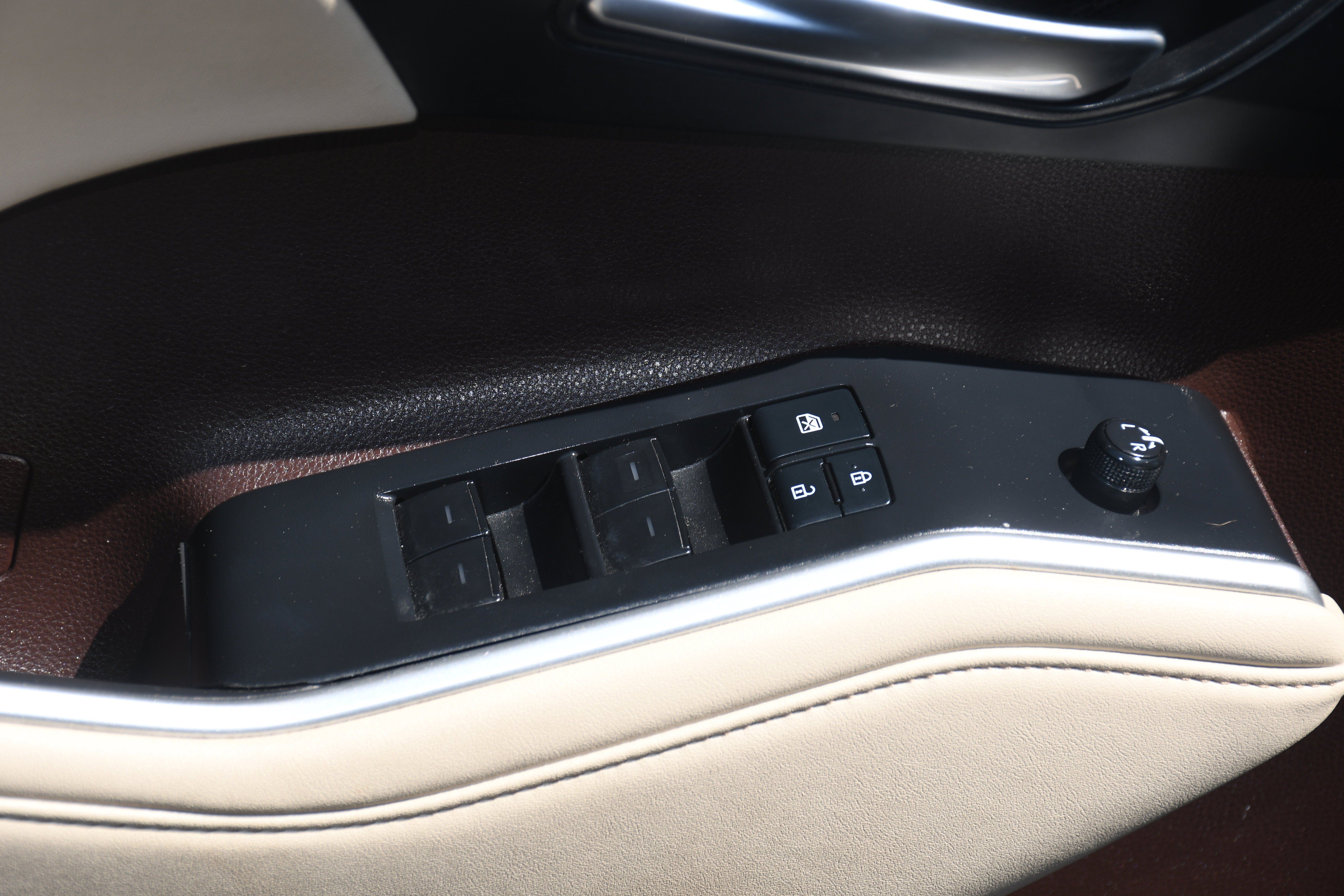 Used 2022 Gray Toyota XLE image 11