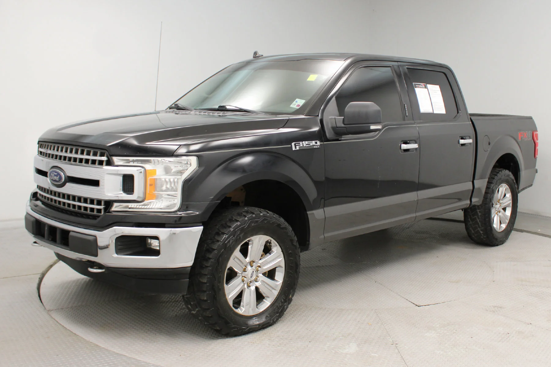 Used 2018 SHADOW BLACK Ford XLT 4X4  SUPER CREW BOX 4X4 image 32