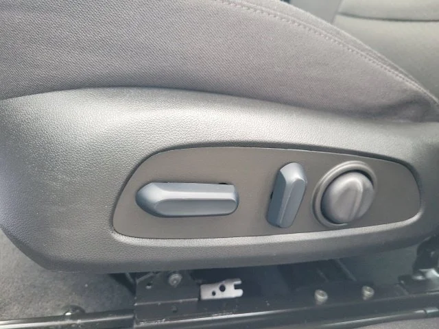 Used 2022 White Chevrolet LT image 23