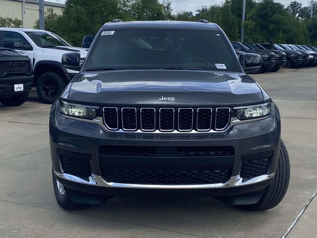 New 2026 Baltic Gray Metallic Clear-Coat Exterior Paint Jeep Laredo X image 2