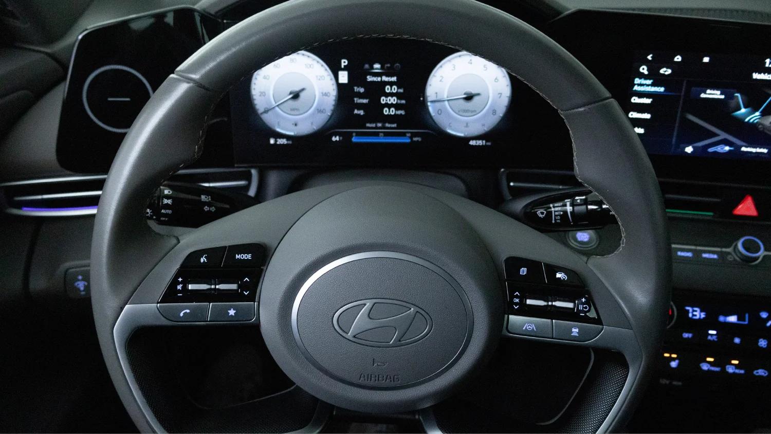 Used 2025 White Hyundai SEL Convenience image 18