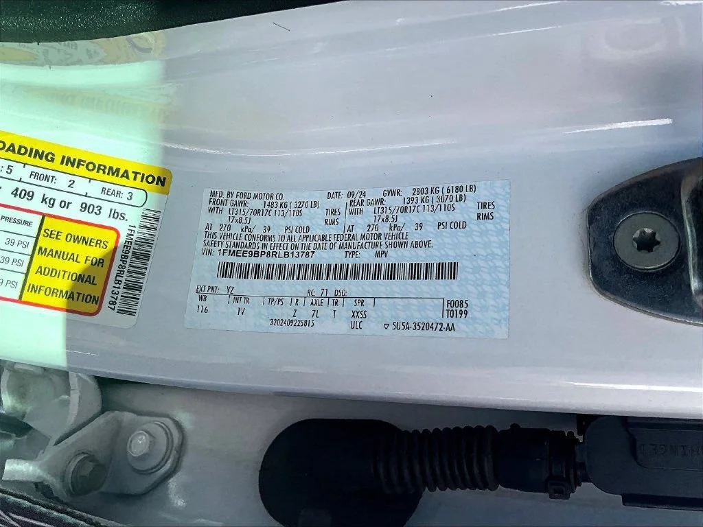 Used 2024 Oxford White Ford Badlands image 21