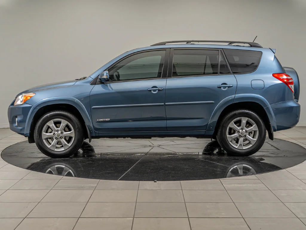 Used 2011 Pacific Blue Metallic Toyota Limited image 5