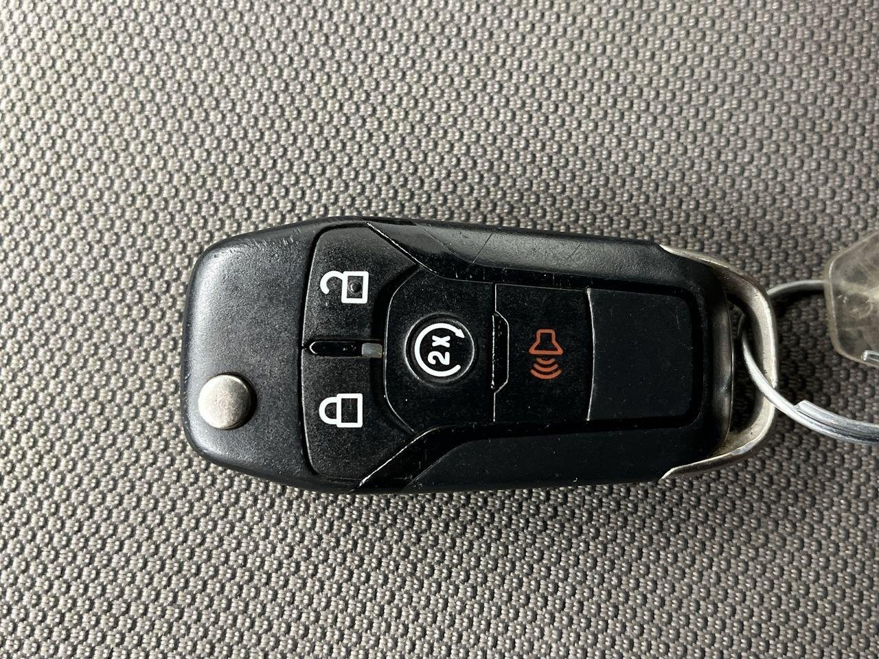 Used 2016 Blue Jeans Metallic Ford XLT image 25