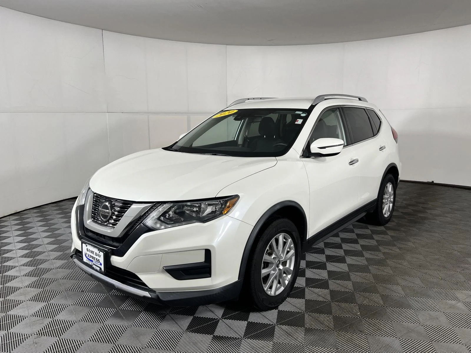 Used 2020 Pearl White Tricoat Nissan SV image 4