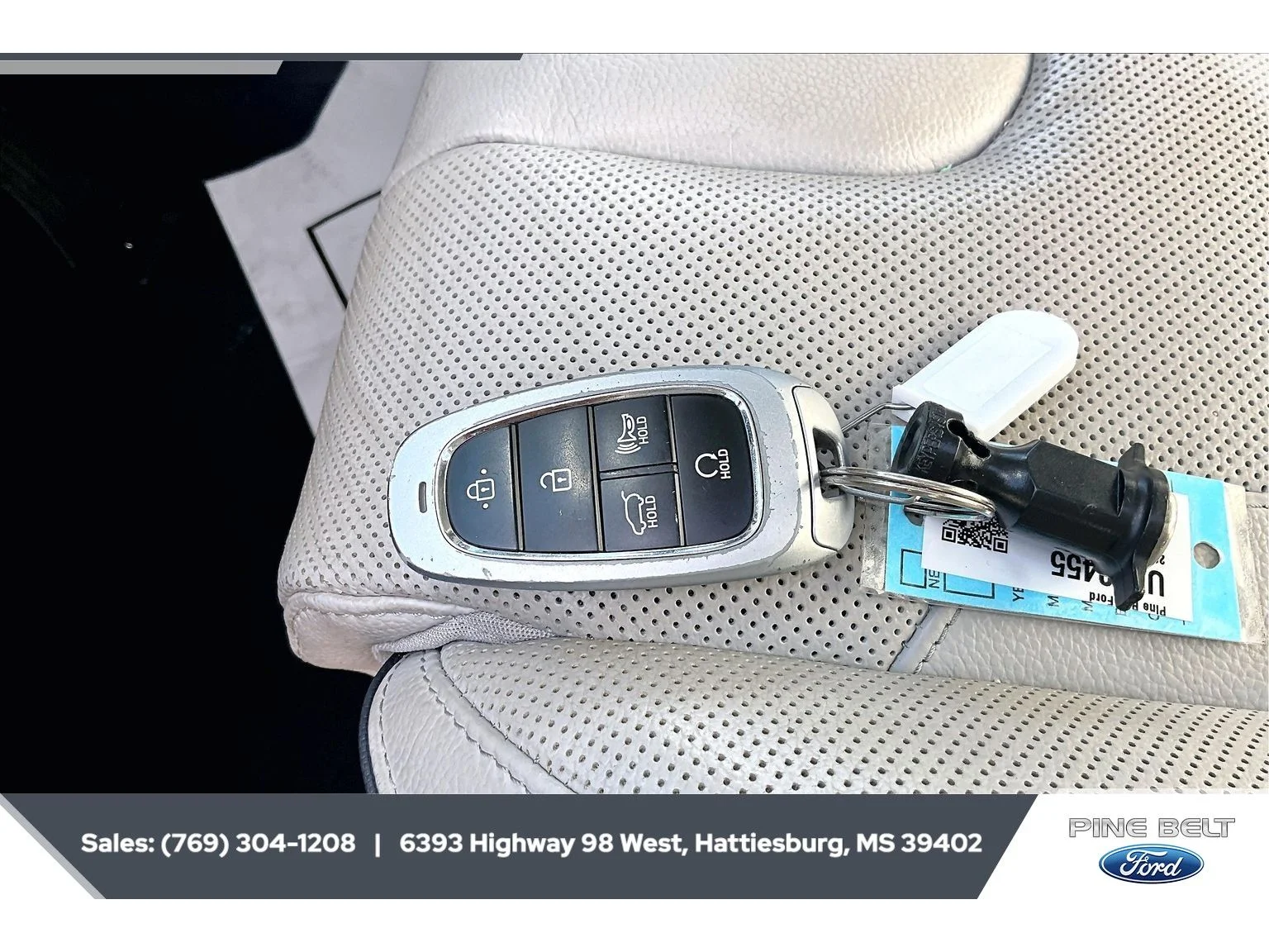 Used 2023 Steel / Graphite Hyundai Limited image 9