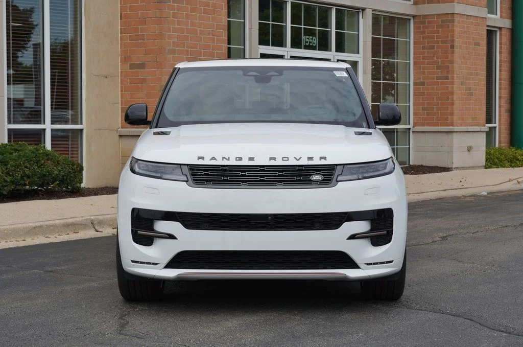 New 2026 Fuji White Land Rover Dynamic SE image 4