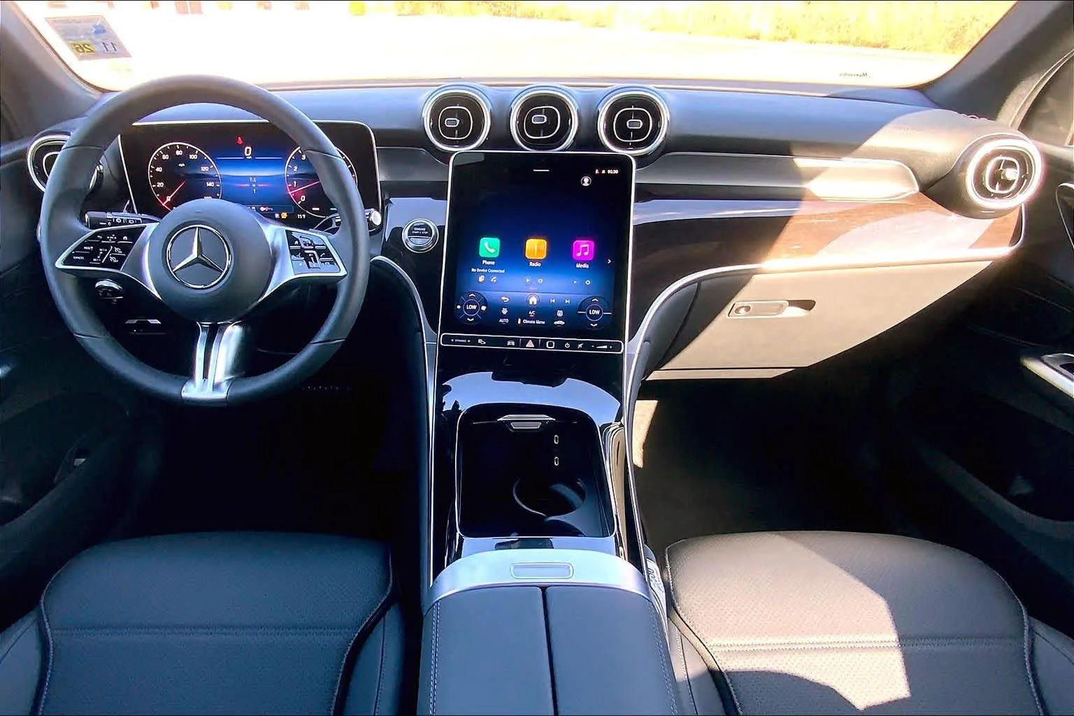 New 2026 Polar White Mercedes-Benz GLC 300 image 5