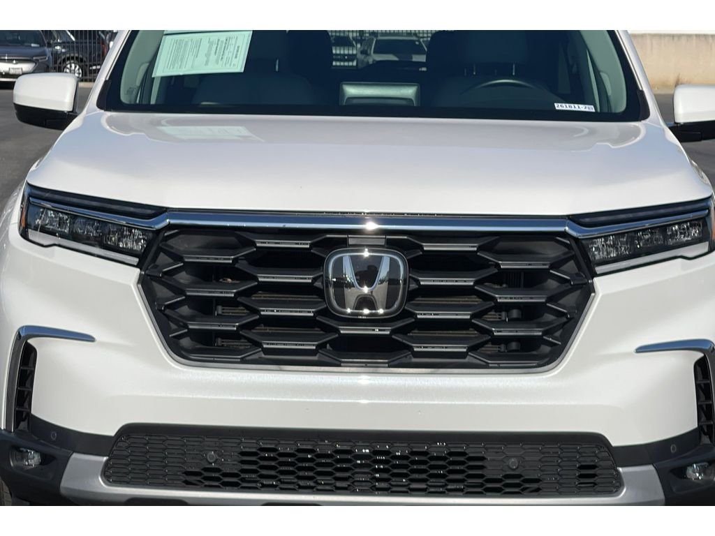 Certified Used 2025 Platinum White Pearl Honda EX-L image 13
