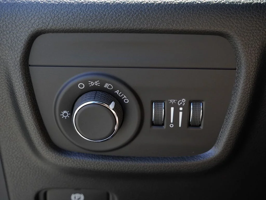 New 2026 Silver Zynith Jeep Laredo image 12