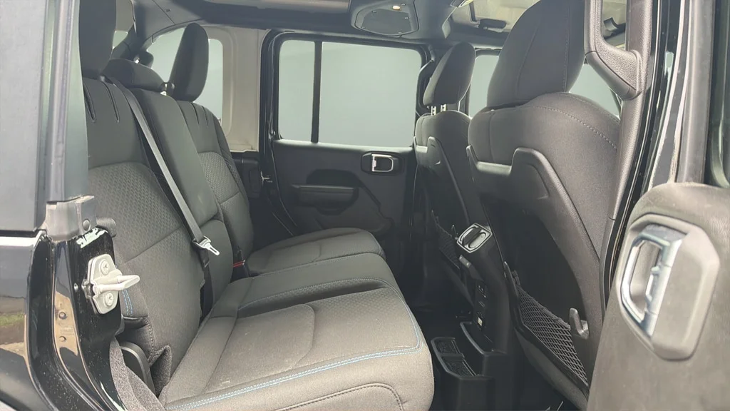 Used 2025 Black Jeep Rubicon image 15