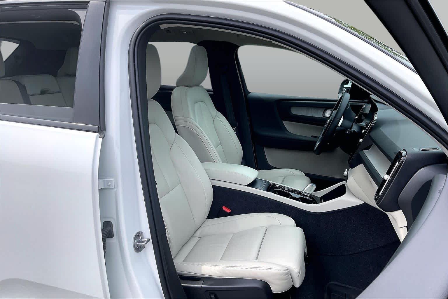 Used 2023 Crystal White Metallic Volvo Plus Dark Theme image 8