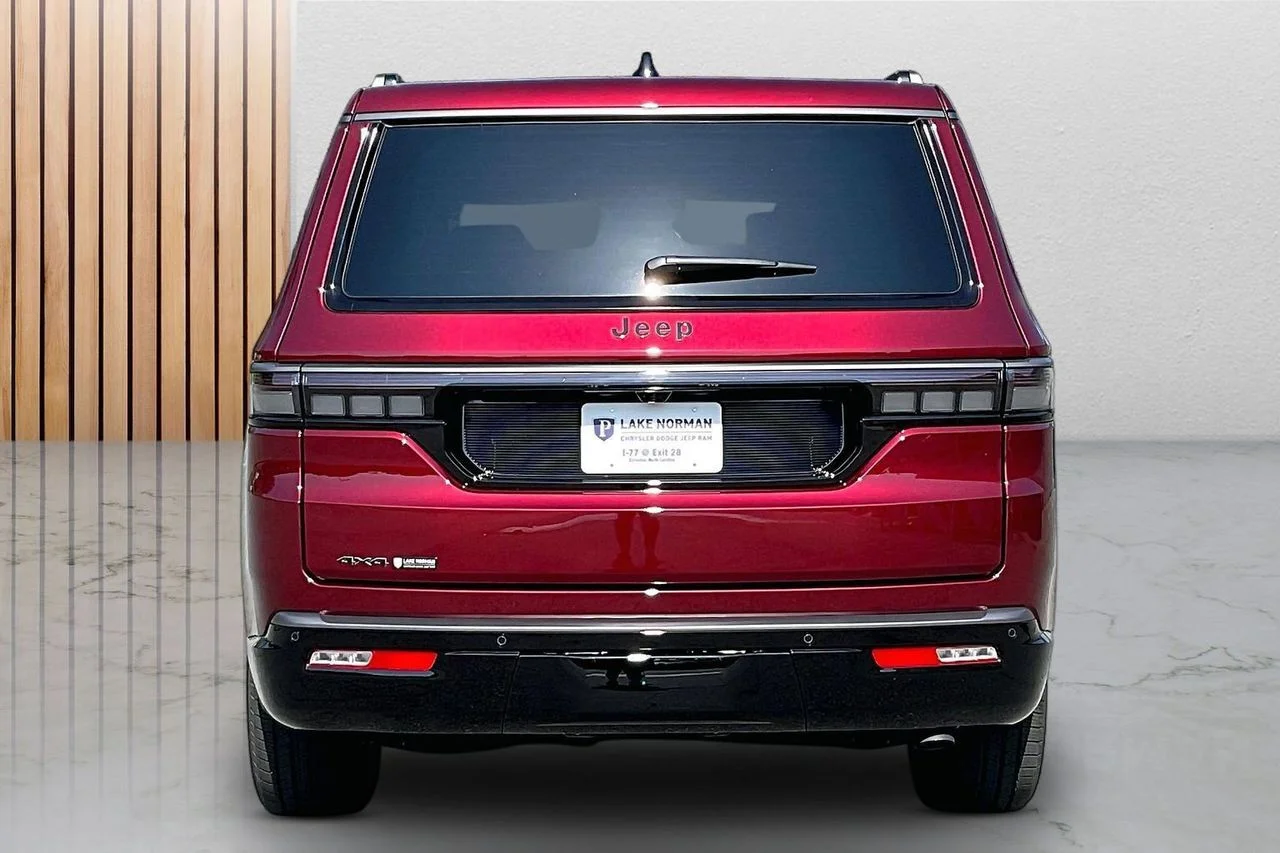 New 2026 Velvet Red Pearl-Coat Exterior Paint Jeep Limited Altitude image 8