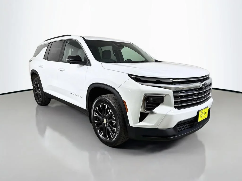 Used 2025 Summit White Chevrolet LT image 4