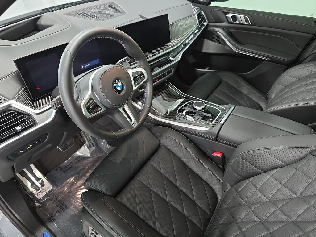 Used 2025 Gray BMW M60i image 4