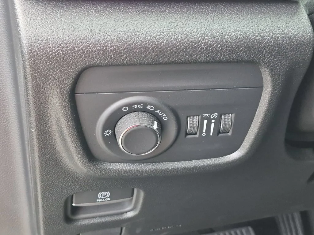 Used 2025 Black Jeep Altitude X image 14