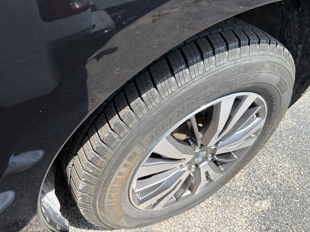 Used 2018 Black Nissan SL image 11