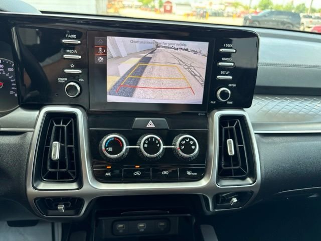 Used 2022 Sparkling Silver Kia LX image 15
