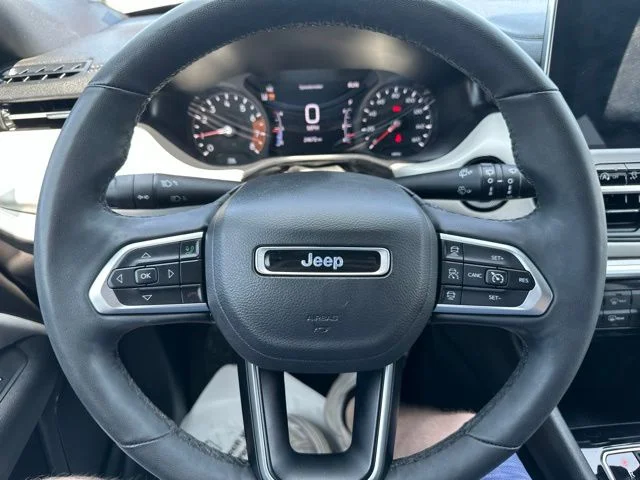 Used 2025 White Jeep Limited image 18