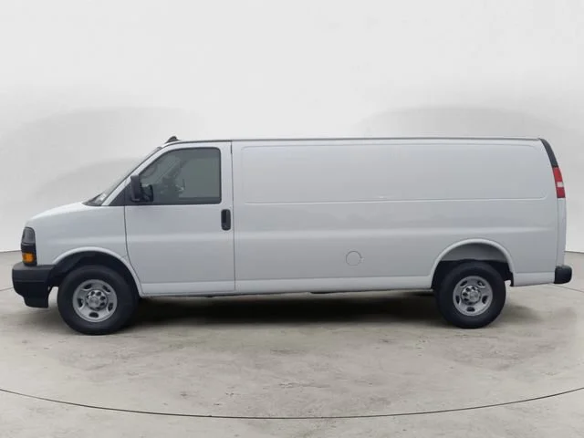 New 2025 Summit White Chevrolet WT image 2