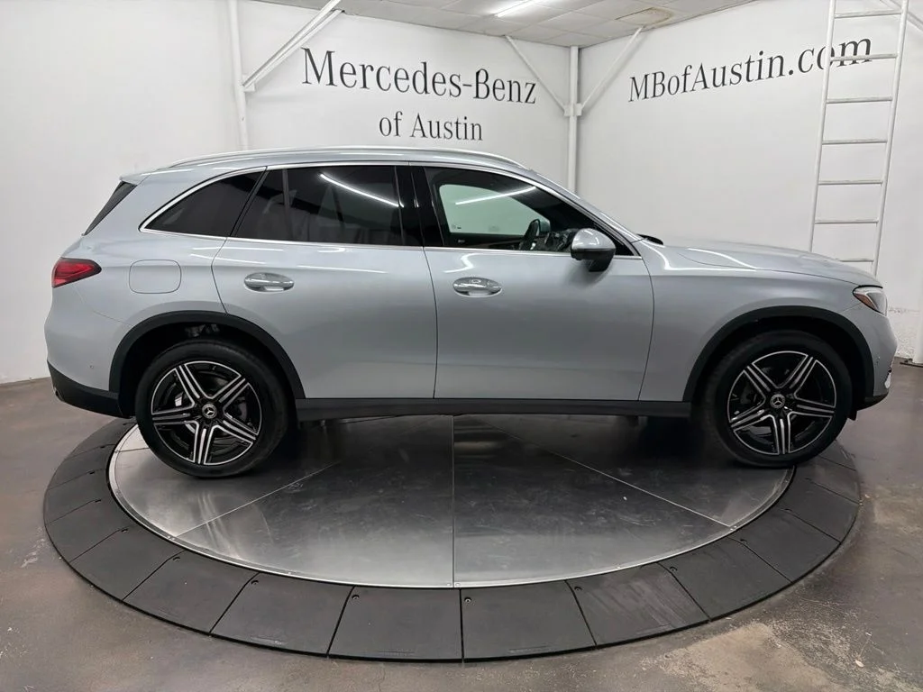 New 2027 Silver Mercedes-Benz GLC 300 image 8