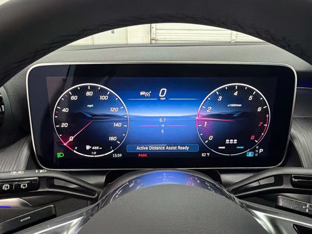 New 2027 White Mercedes-Benz GLC 300 image 14