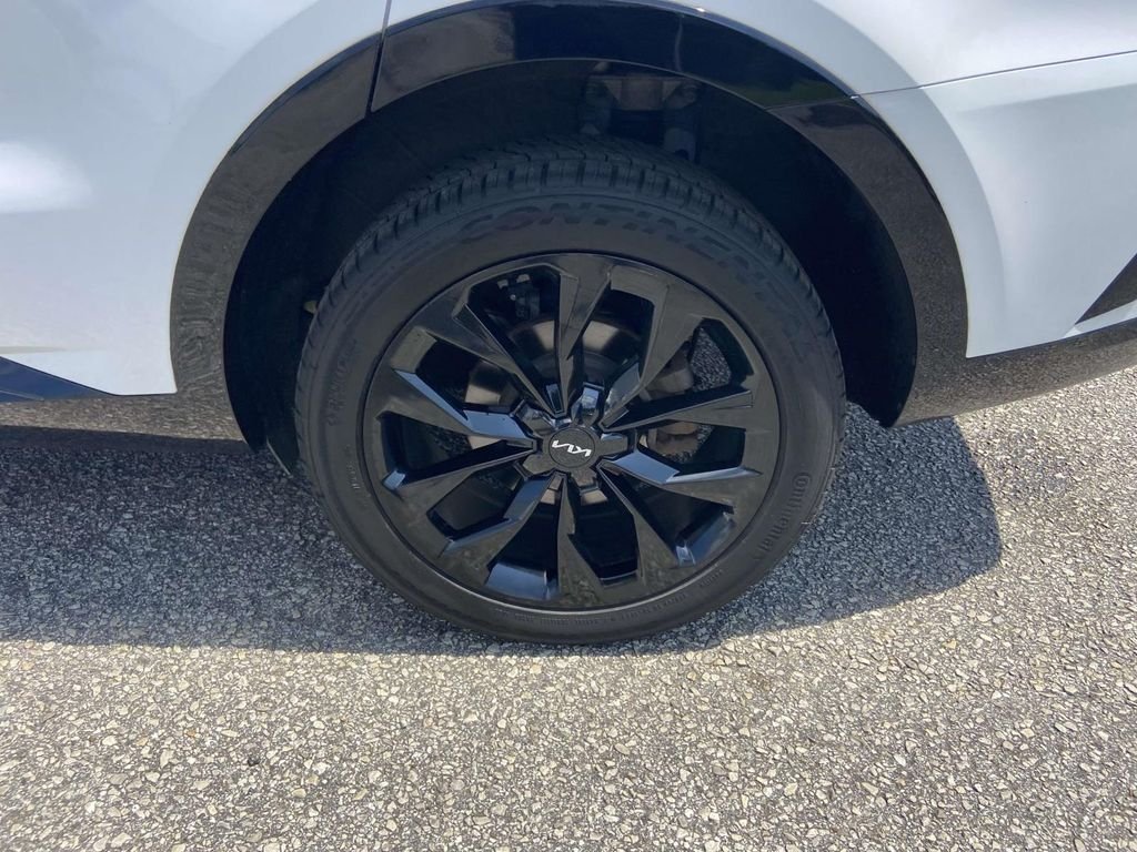 Used 2022 White Kia SX image 11