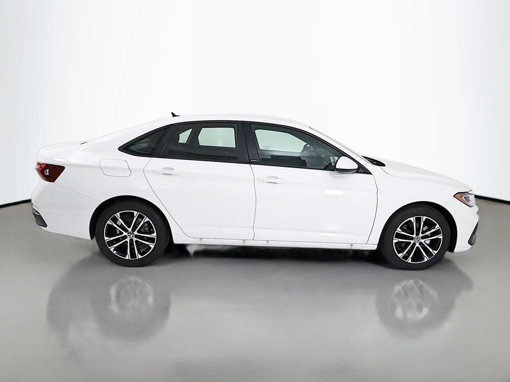 2026 Volkswagen Jetta Sport - Photo 8