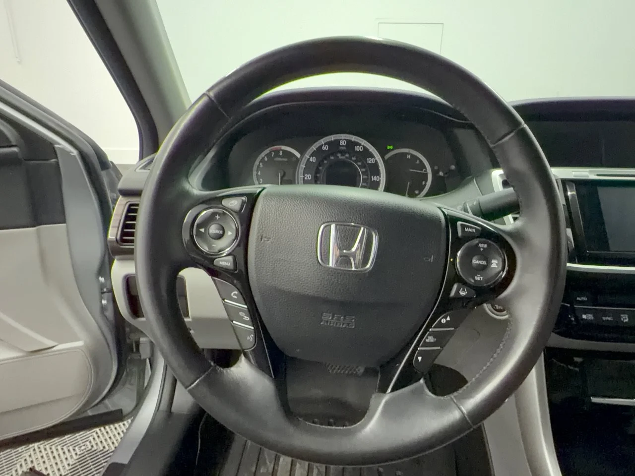 Used 2016 Lunar Silver Metallic Honda EX-L image 10
