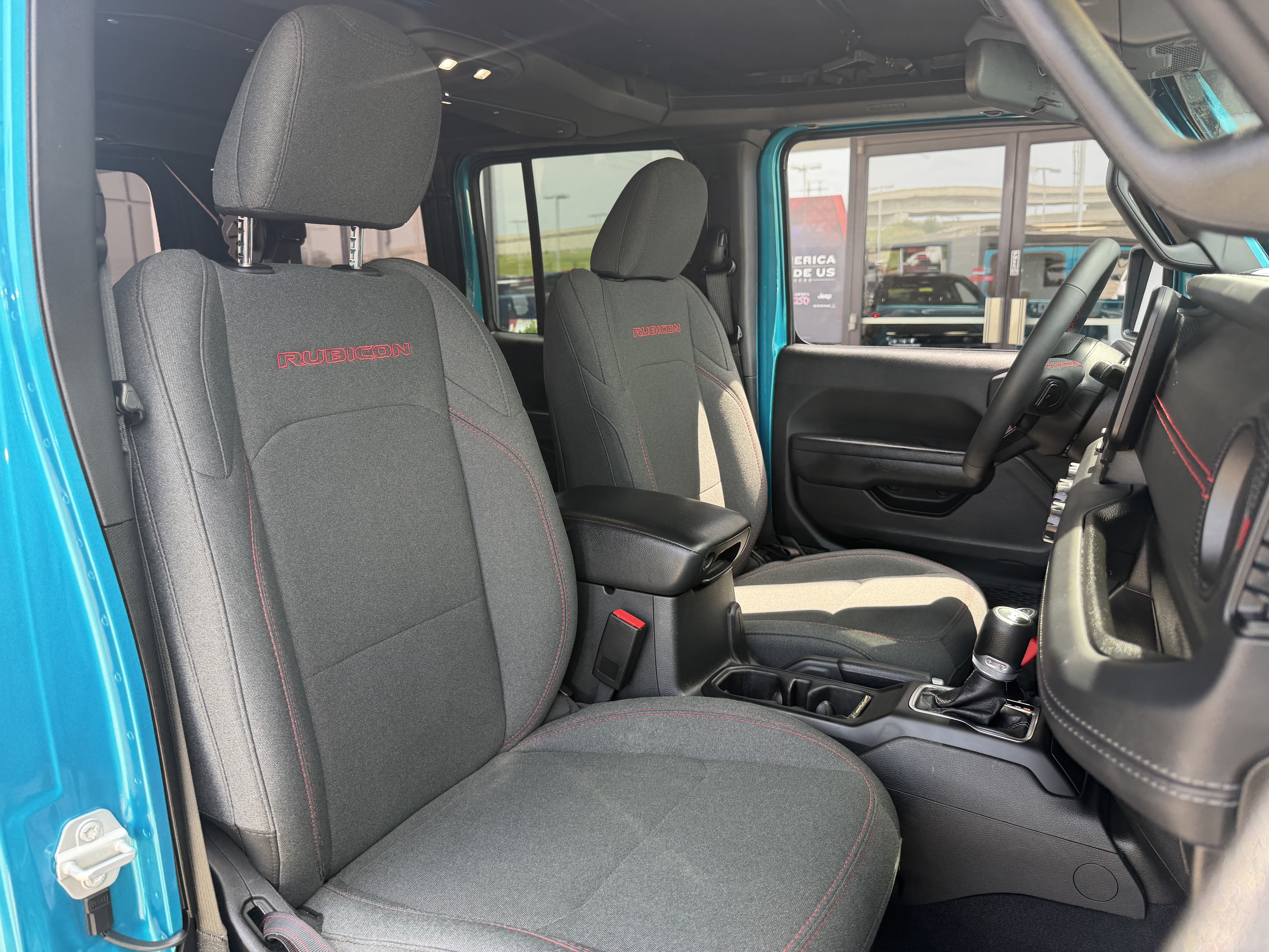 Used 2024 Bikini Pearl Coat Jeep Rubicon image 26