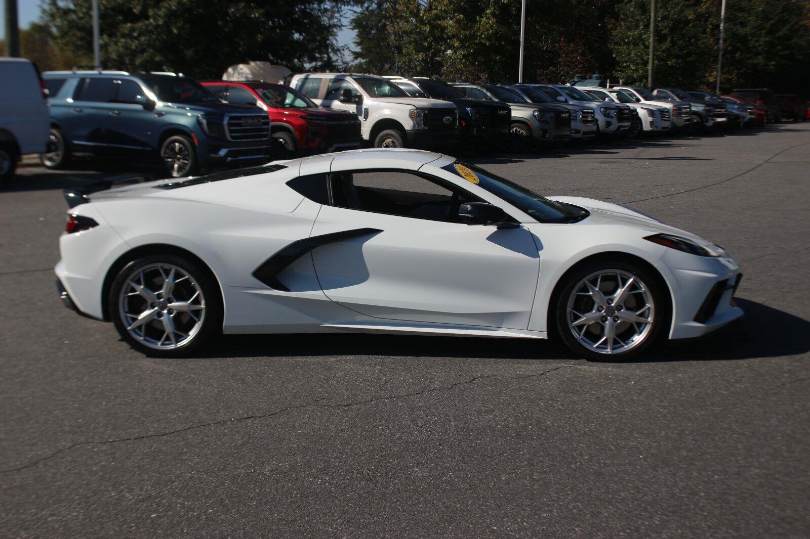 Used 2020 ARCTIC WHITE Chevrolet 2LT image 11