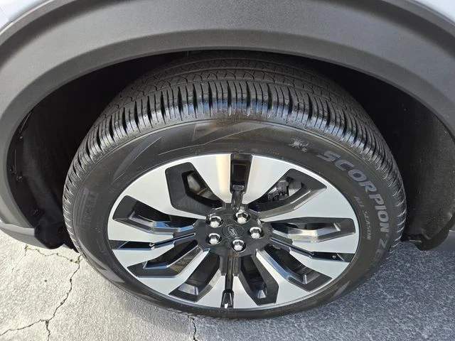 Used 2025 White Ford Platinum image 26
