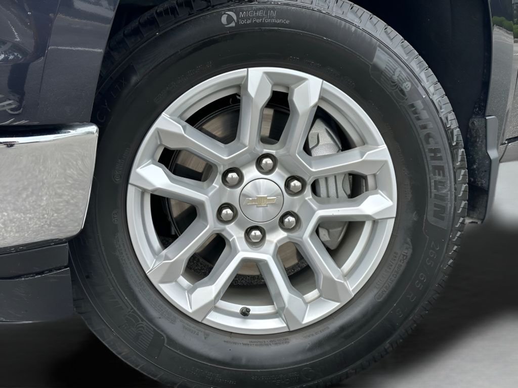 Used 2023 Gray Chevrolet LT image 26