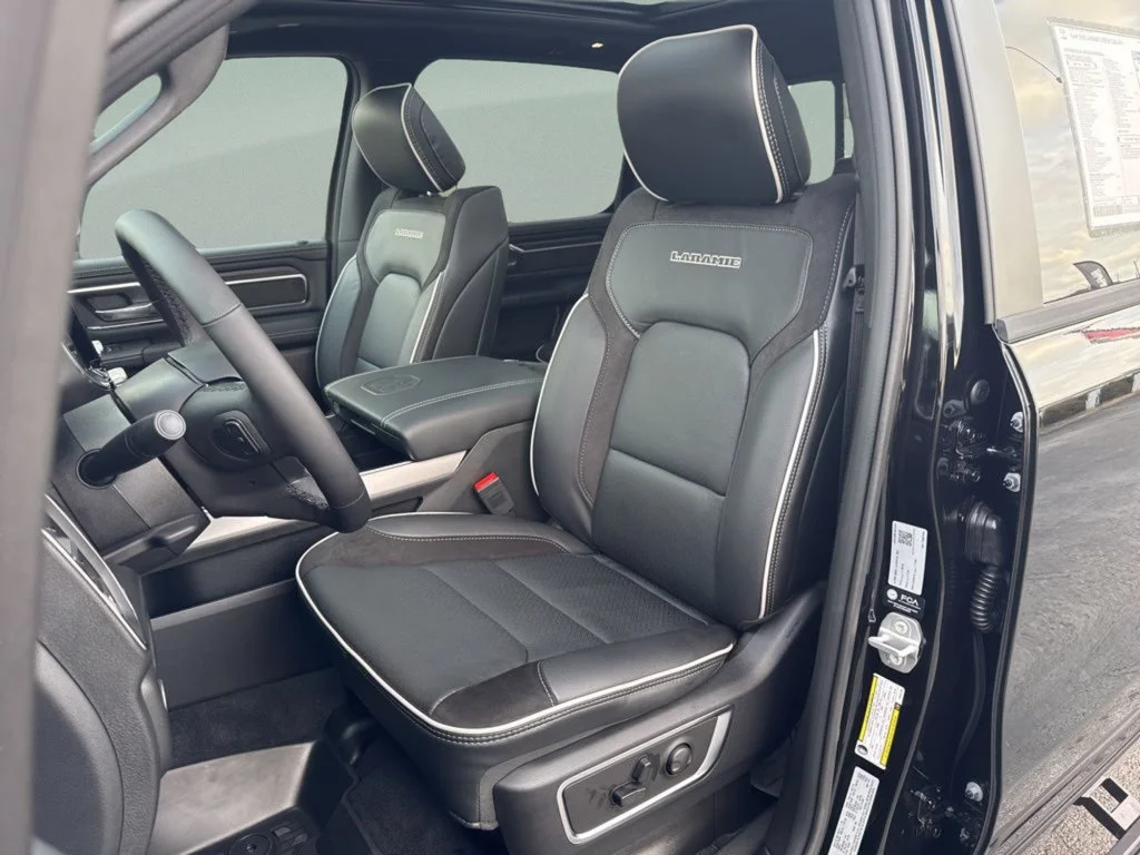 New 2026 Diamond Black Crystal Pearl-Coat Exterior Paint RAM Laramie image 12