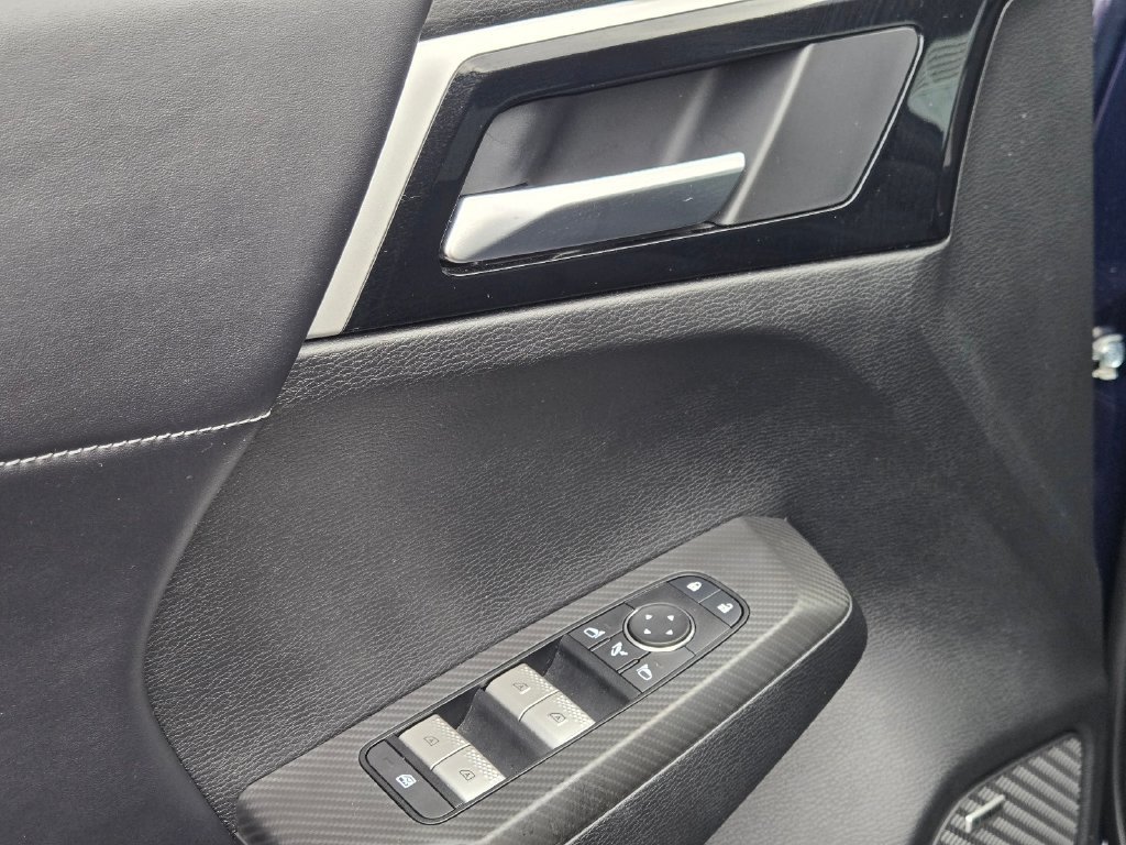 Used 2025 Blue Mitsubishi SE image 22