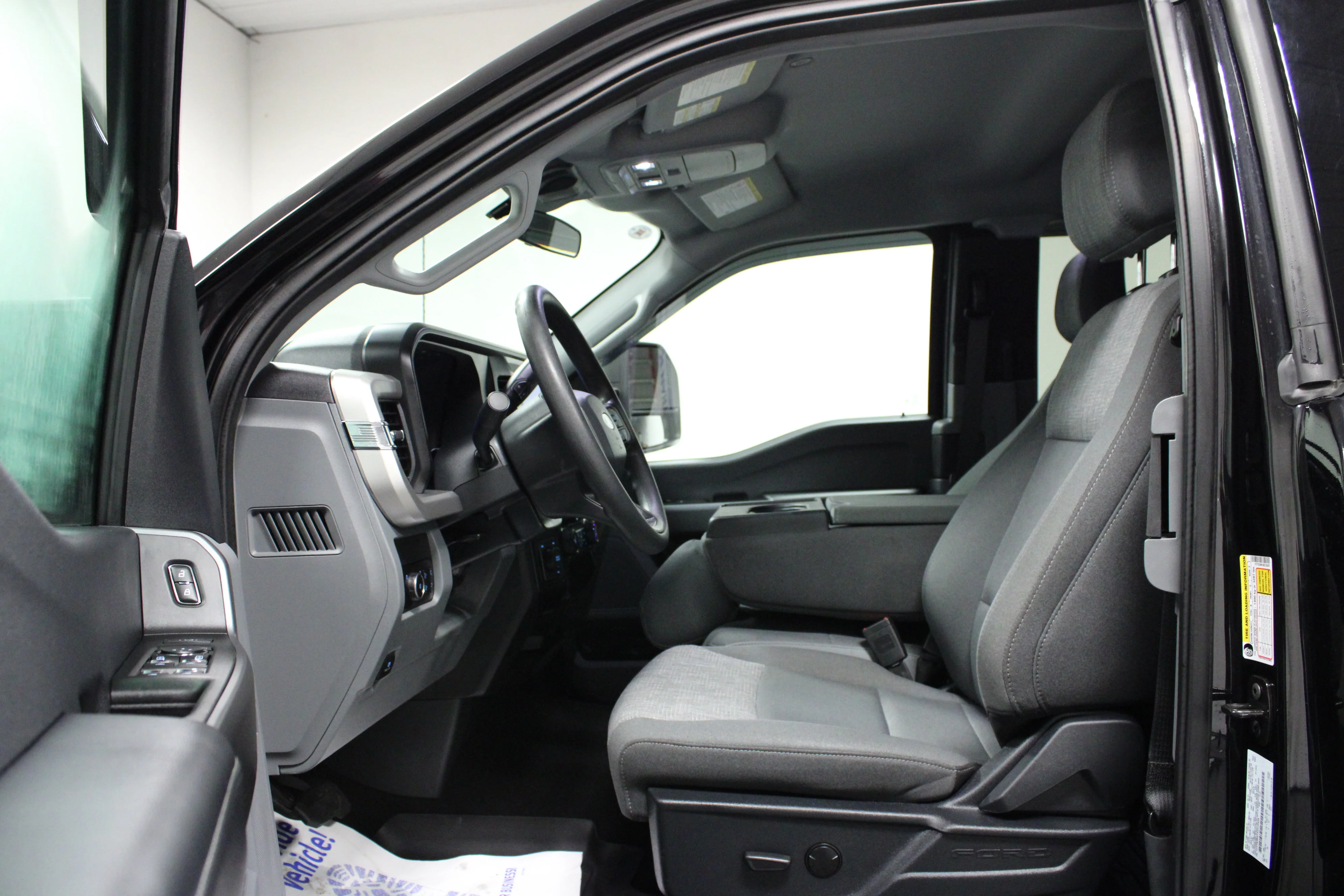 Used 2025 Black Metallic Ford XLT image 12