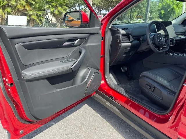 2025 VinFast VF 8 Eco - Photo 15