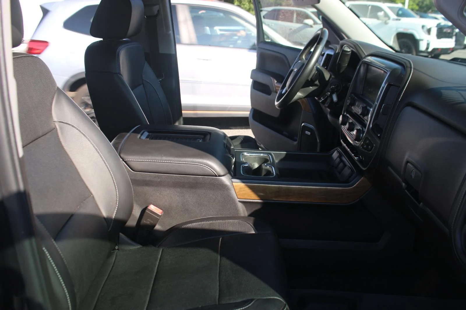 Used 2018 GRAPHITE METALLIC Chevrolet LTZ image 33