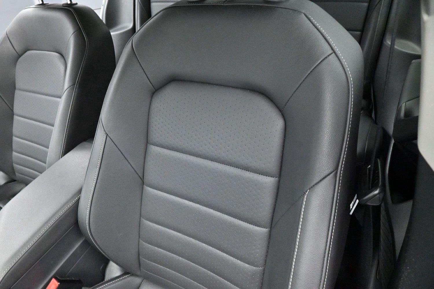 Used 2021 Pyrite Silver Metallic Volkswagen SEL image 15