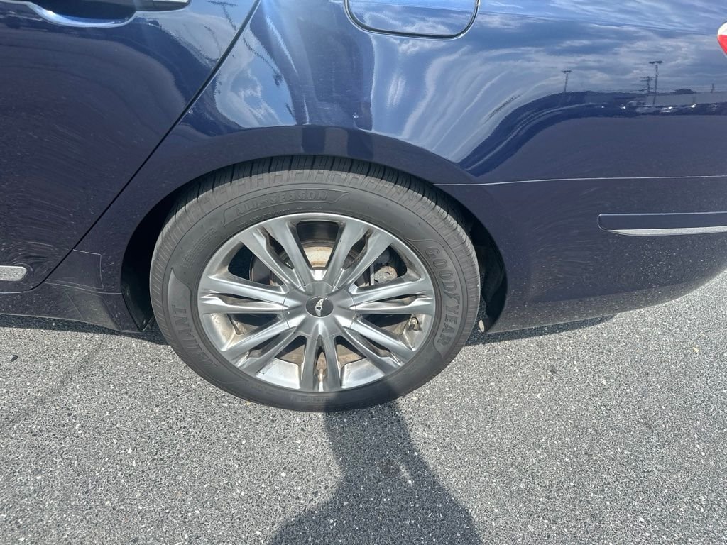 Used 2011 Blue Hyundai 4.6 image 8