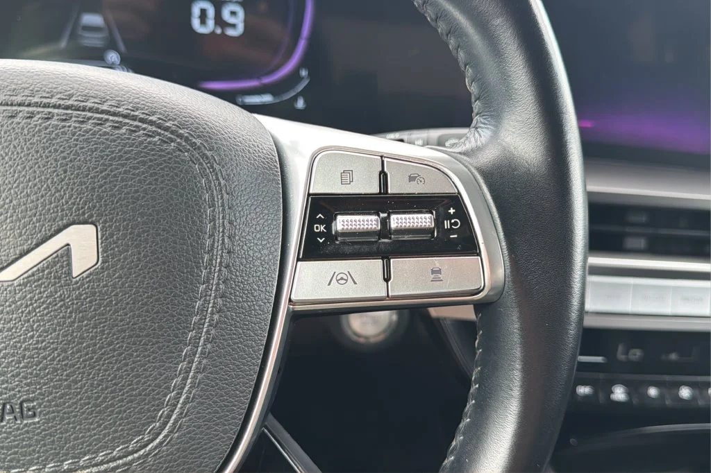 Used 2025 Black Kia S image 22