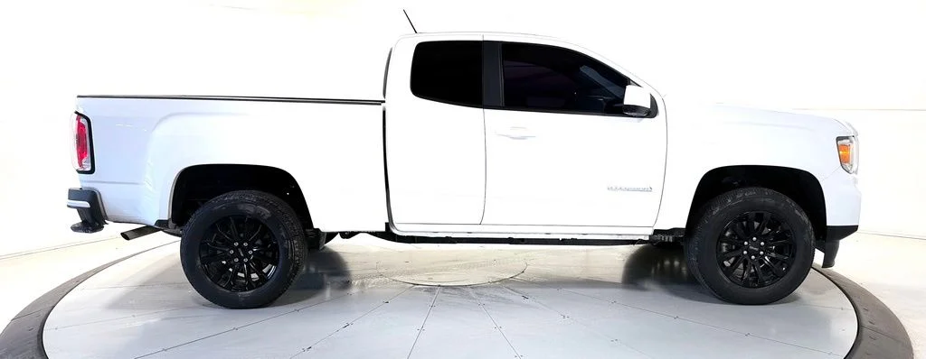 Used 2022 White GMC Elevation image 3
