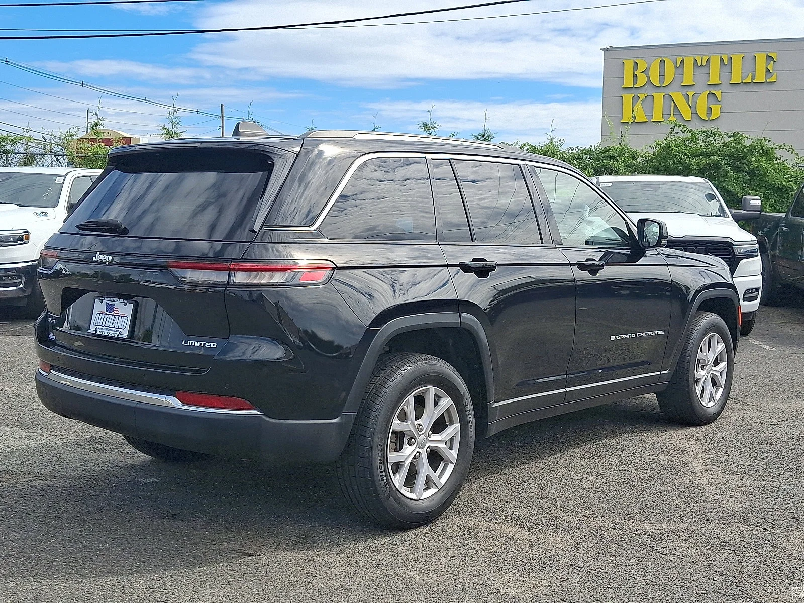Certified Used 2022 Diamond Black Crystal Pearlcoat Jeep Limited image 7